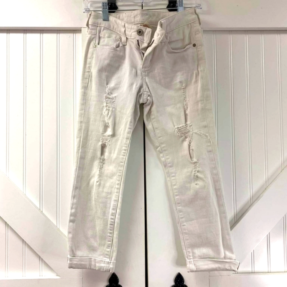 Arizona White Capri ripped size 0